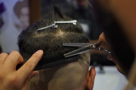 【プロが解説】大人の男性におすすめの散髪頻度とは？賢い理容室の利用法